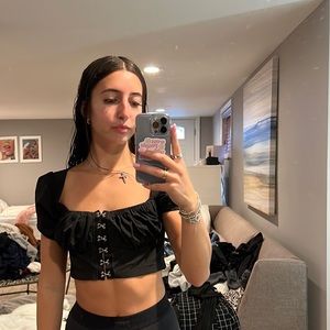 Hook puff shoulder crop top